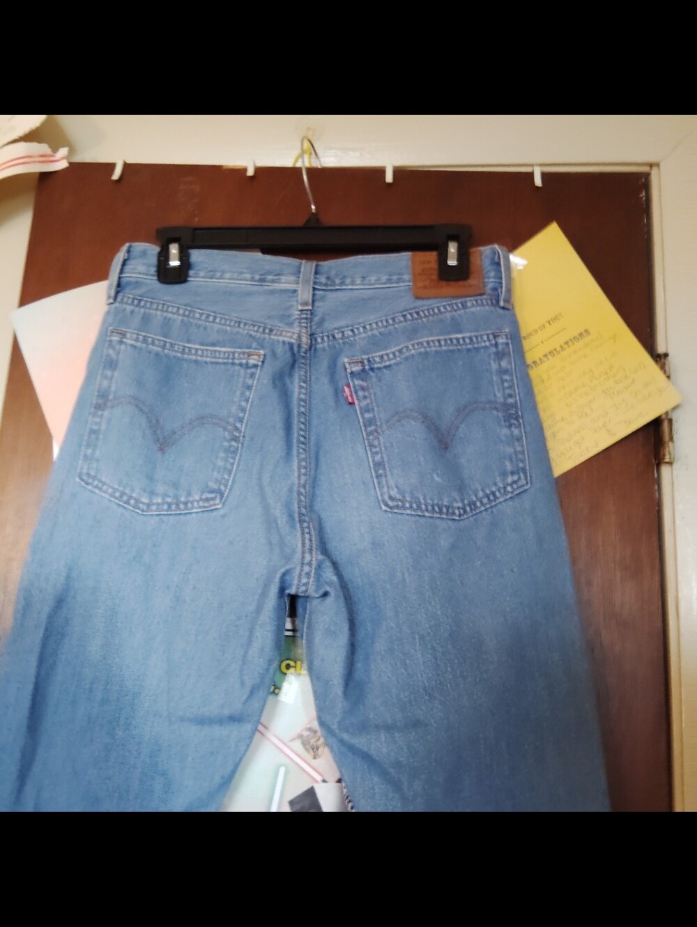 LEVI Wedgie Straight - Light Wash/Distressed Size 28" - Picture 9 of 11